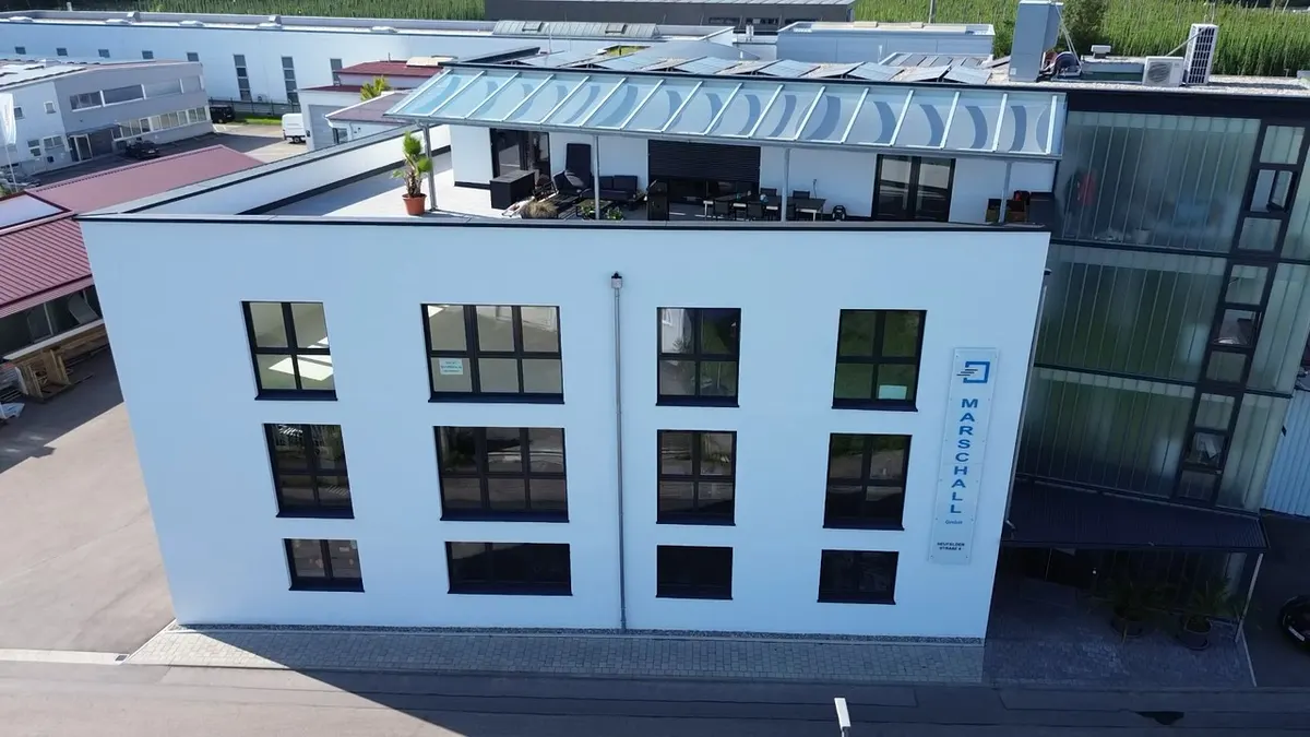 Luftaufnahme des Firmengebäudes von Metallbau Marschall GmbH in Tettnang