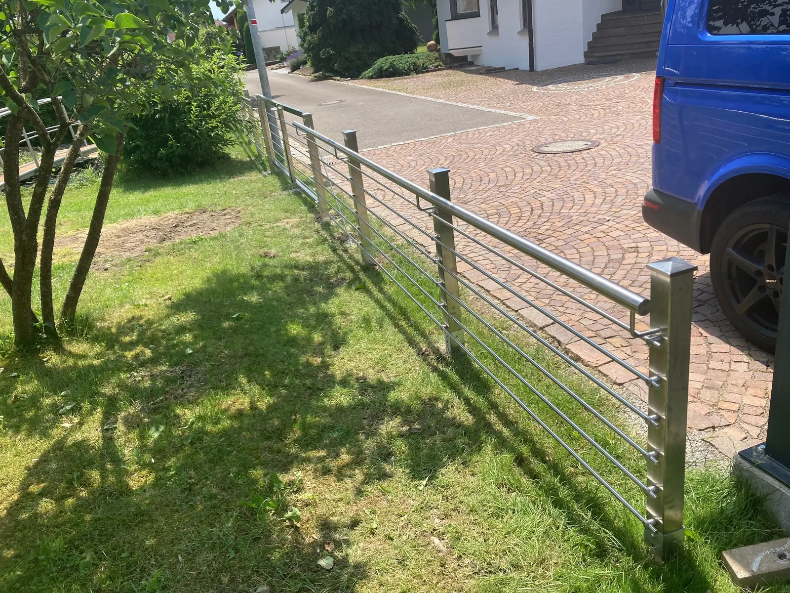 Balkongeländer an Terrasse montiert