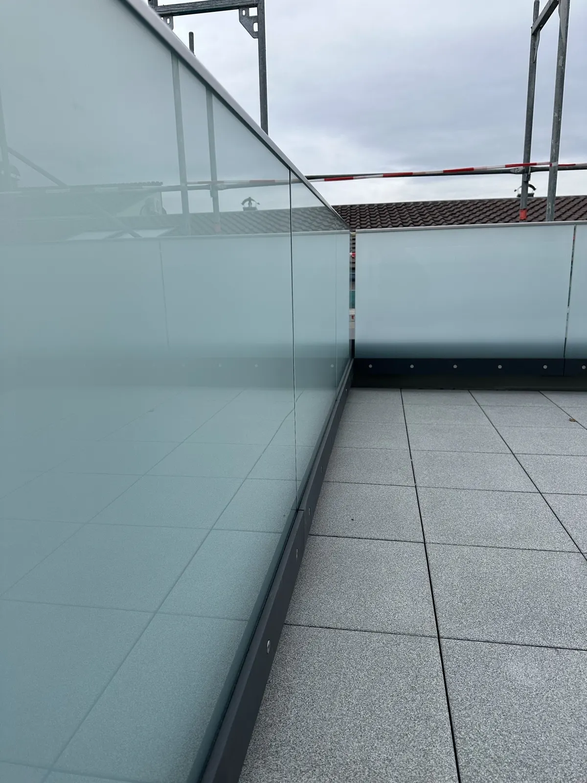 Ganzglasgeländer am Balkon, rahmenlose Ausführung